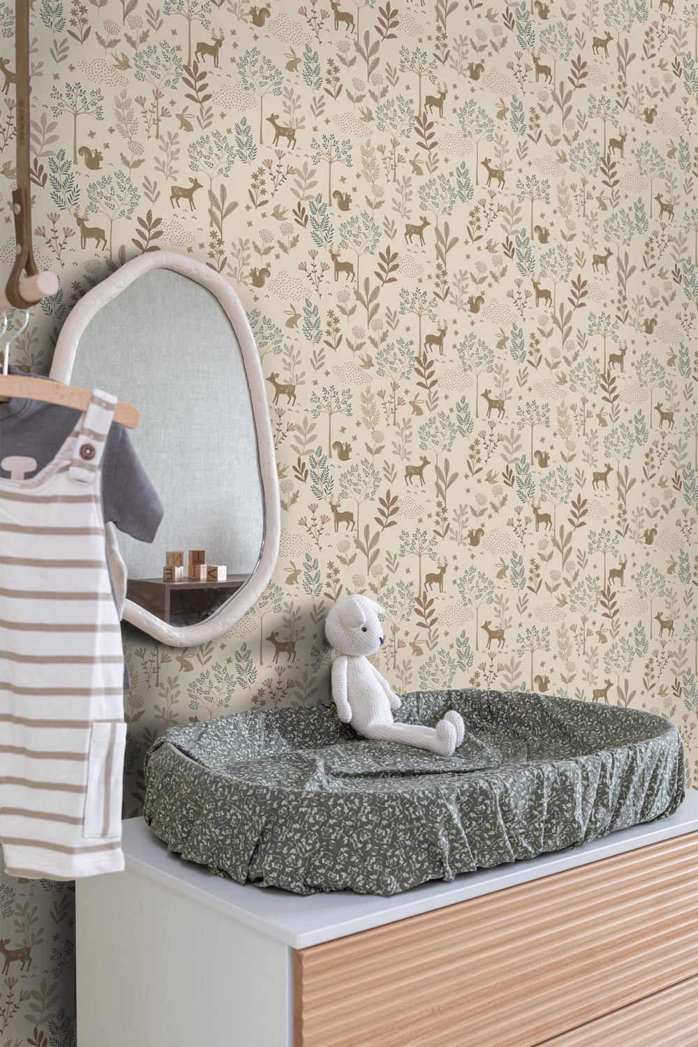 Papier peint forêt avec des animaux de la forêt beige et vert - 53 cm x 10.05 m - ESTAhome - 4