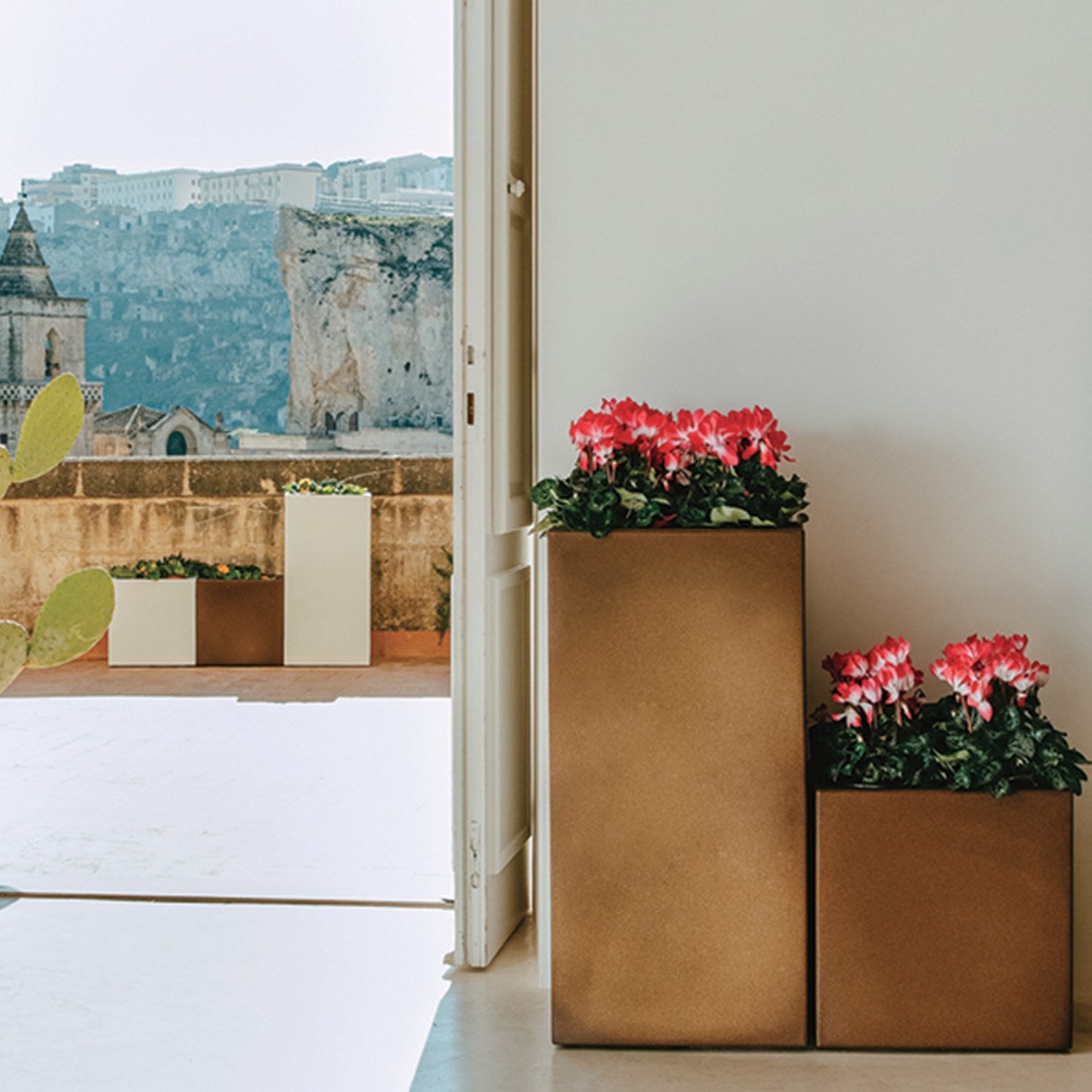 Pot de Fleur Violet en résine 40x40 cm hauteur 80 cm mod. Cube Top - 5