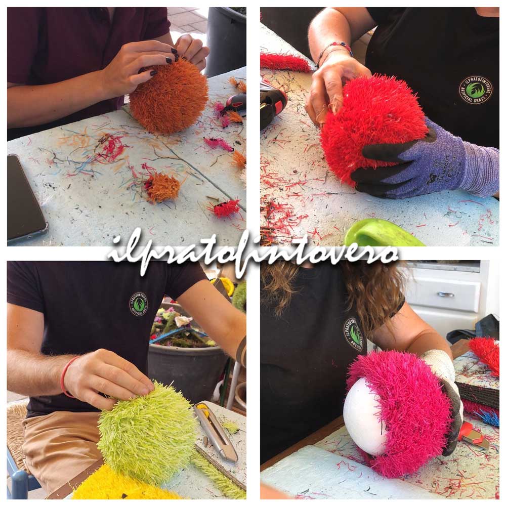 Palla di Natale in erba sintetica magenta Ø 12 cm - 4