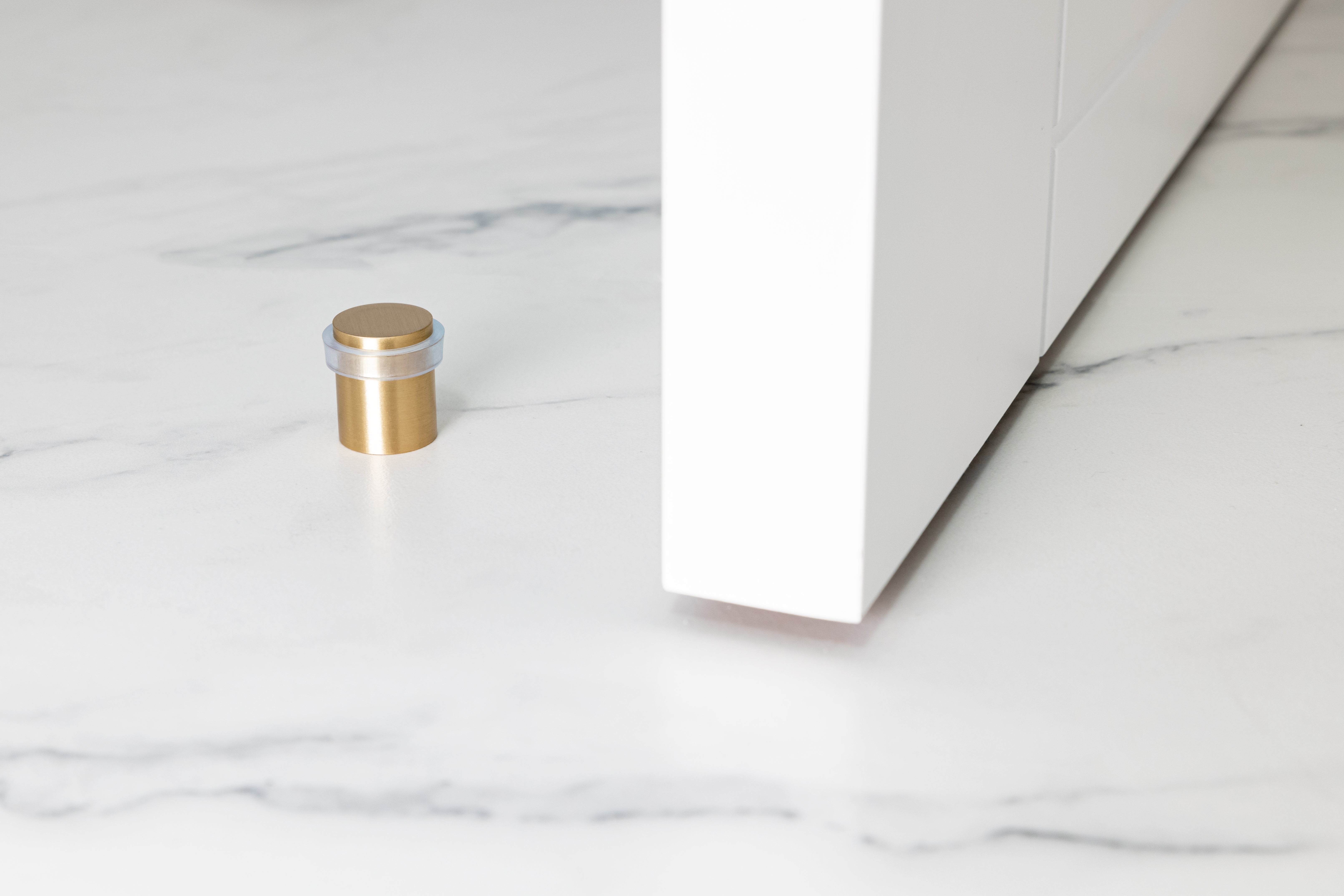 Lot de 4 butées de sol 20 x 25 mm, laiton avec caoutchouc de protection transparent, à visser, EVI Herrajes - 2