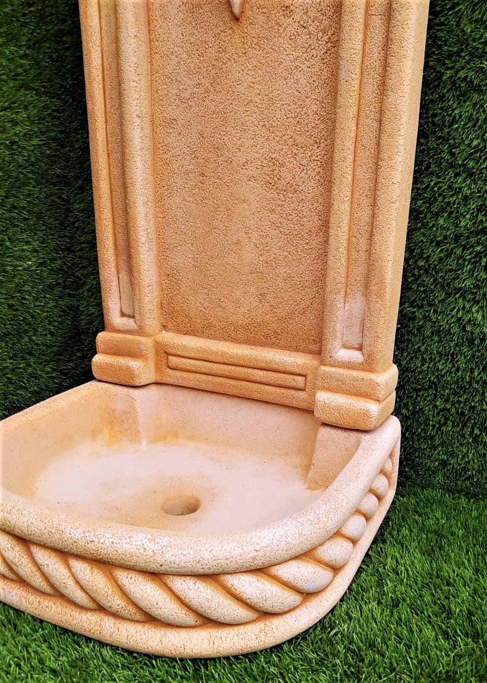 Fontaine murale Ouest 37x32x77cm. pour les Jardins en Betón Pierre. Couleur Carreau - 2