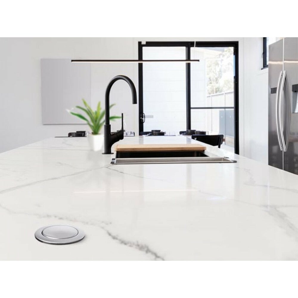 Perel Bloc multiprise escamotable, 3 prises avec terre française (type E), diamètre 71 mm, usage intérieur, noir/gris - 2