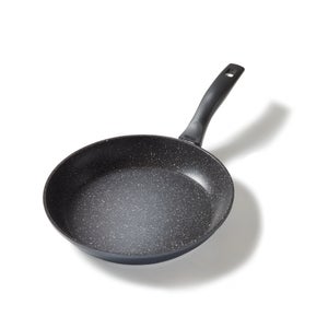 briebe Black Titanium Set di 3 Padelle Antiaderenti a Induzione Titanio 20-24-28cm, Alluminio Forgiato, Rivestimento senza PFOA, Manico Professionale Acciaio Inox, Vetroceramica, Gas, 3 Protezioni