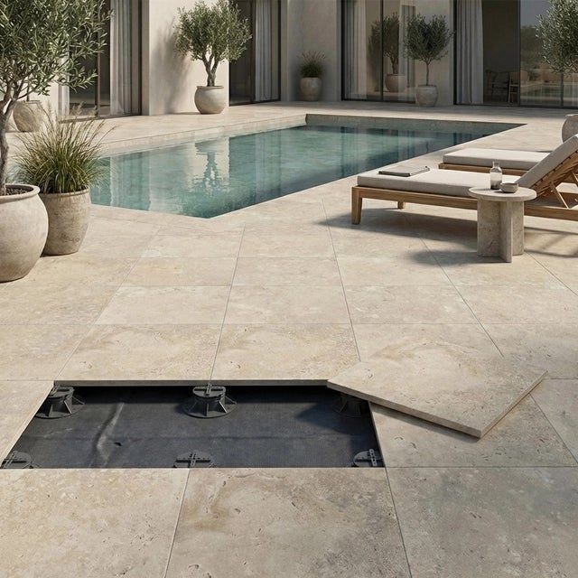 Dalle extérieur sur plots Tivertino terre 2.0 R11 100x100 cm - Réflex Boutique