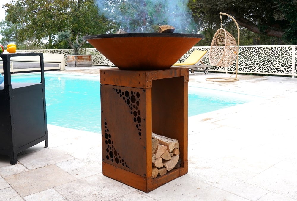 Brasero plancha diamètre 60cm + lot de 2 panneaux déco - 45KG - chassis haut en acier corten et plancha en acier alimentaire de 8 mm - 4