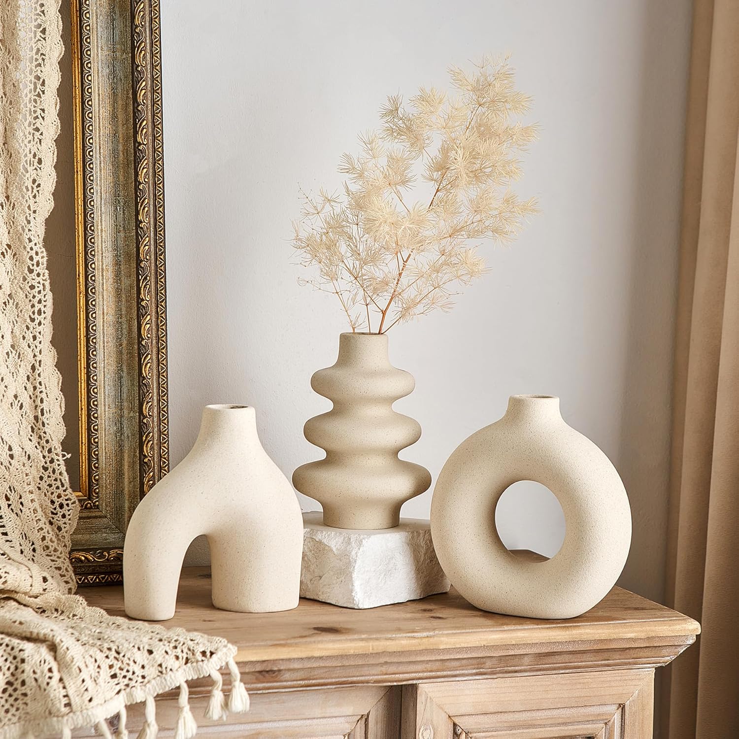 Conjunto de tres jarrones de cerámica beige estilo bohemio moderno apto para la decoración del hogar ideal para hierba de la pampa de forma redonda - 3