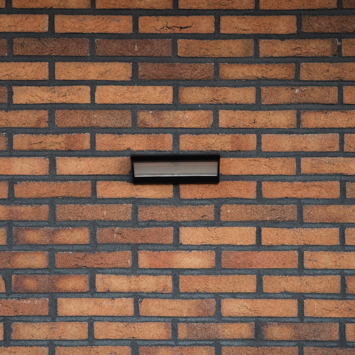 Iplux® Applique murale solaire LED SafeSense Pro - 900 lumens - Haute qualité - Capteur de mouvement - IP65 - 4000K - Aluminium - 11