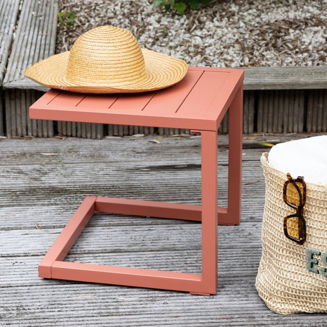 Stolik boczny BARBADOS z aluminium w kolorze terakoty