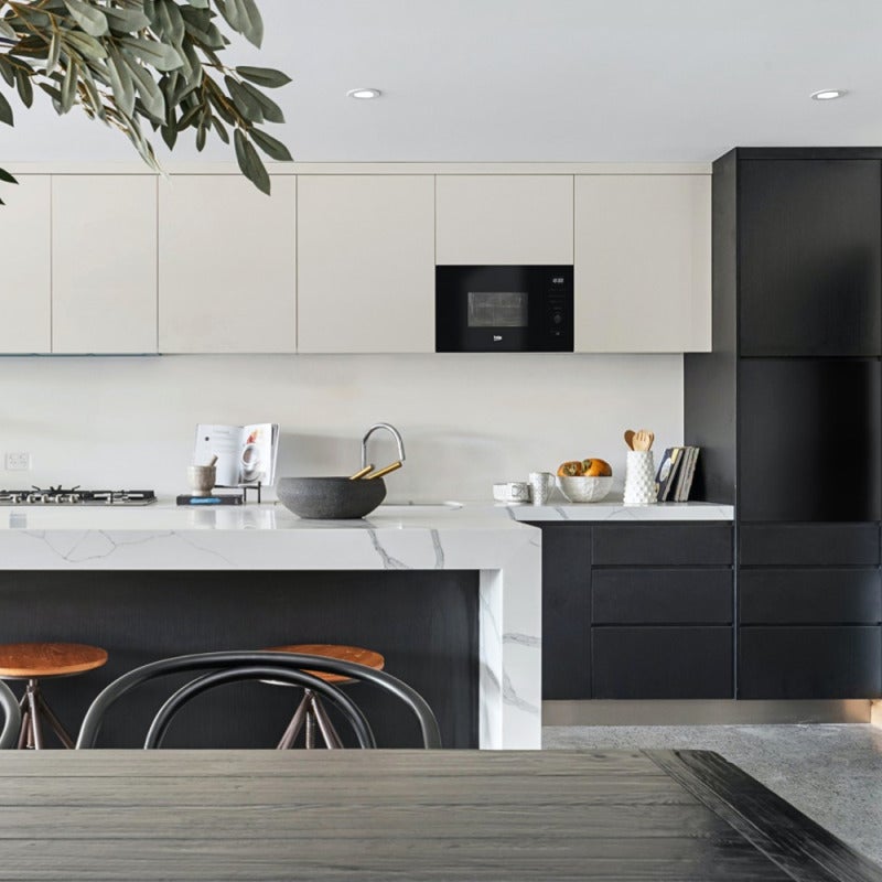 Beko Four micro-ondes et gril encastrable 20L, 800W. Sécurité enfant, 8 programmes de cuisson automatiques, noir (BMGB20212B) - 4
