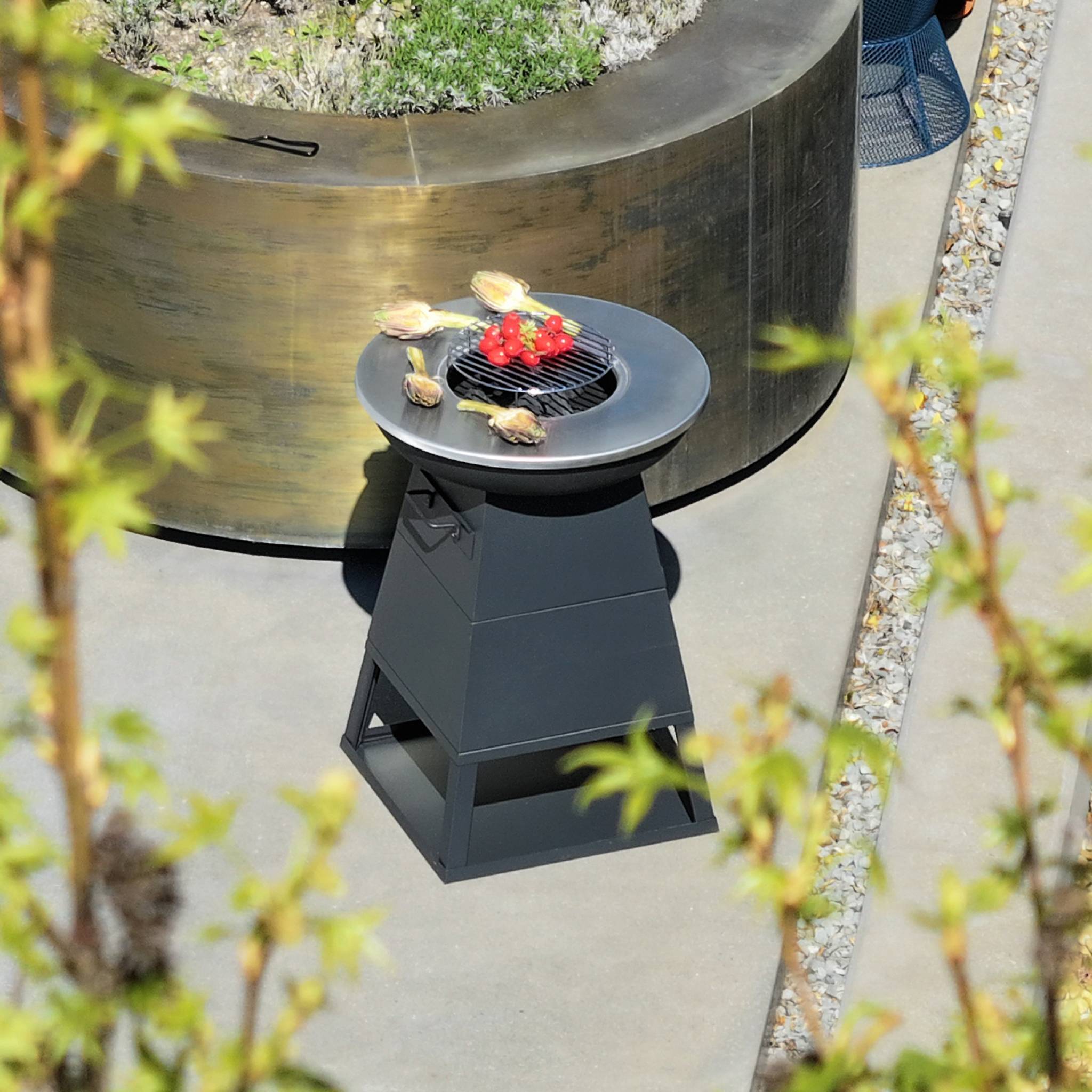 Brasero barbecue Ø59cm noir avec grille de cuisson et espace de rangement - Izalco - 9
