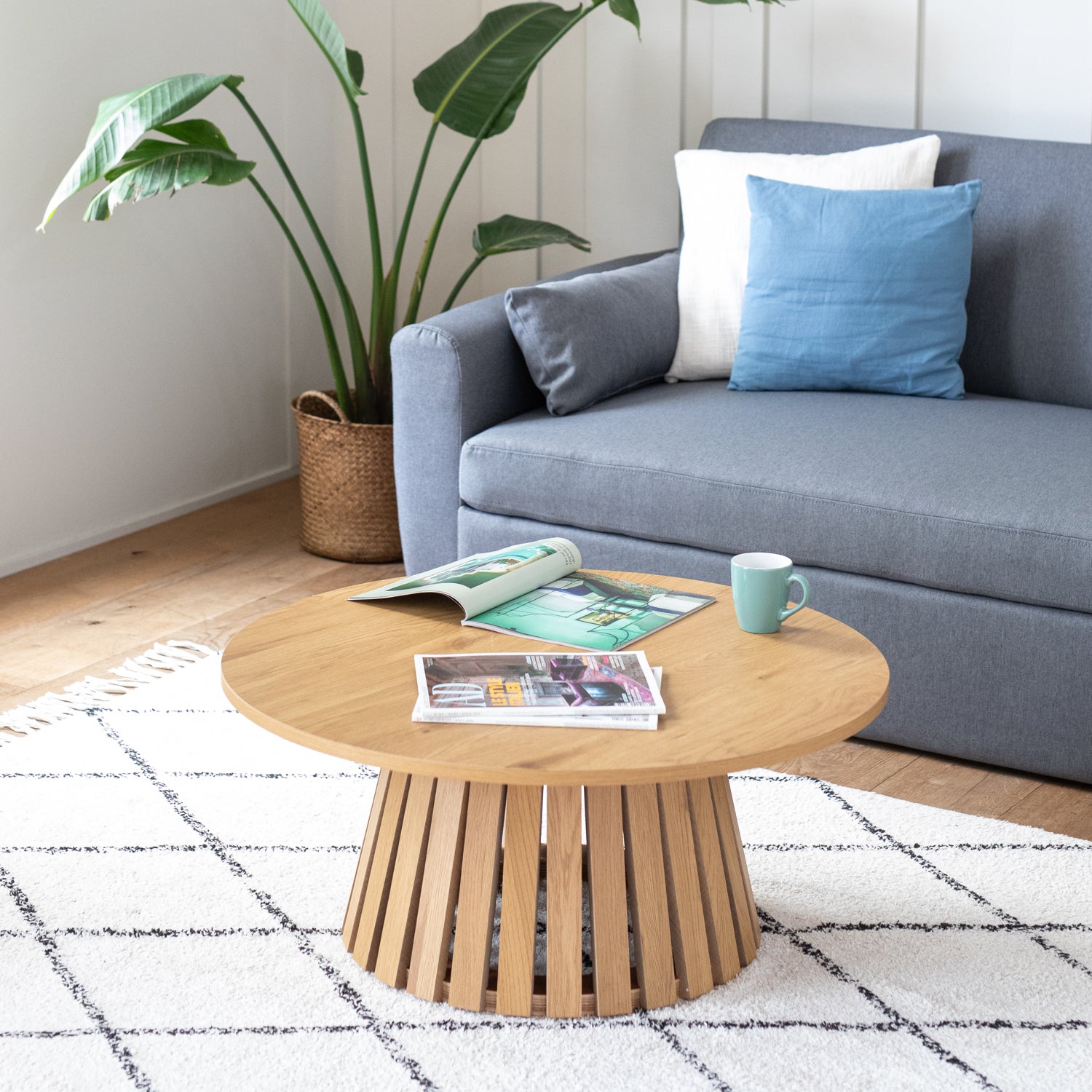 Okrągły stolik kawowy LIV 80 cm w stylu skandynawskim