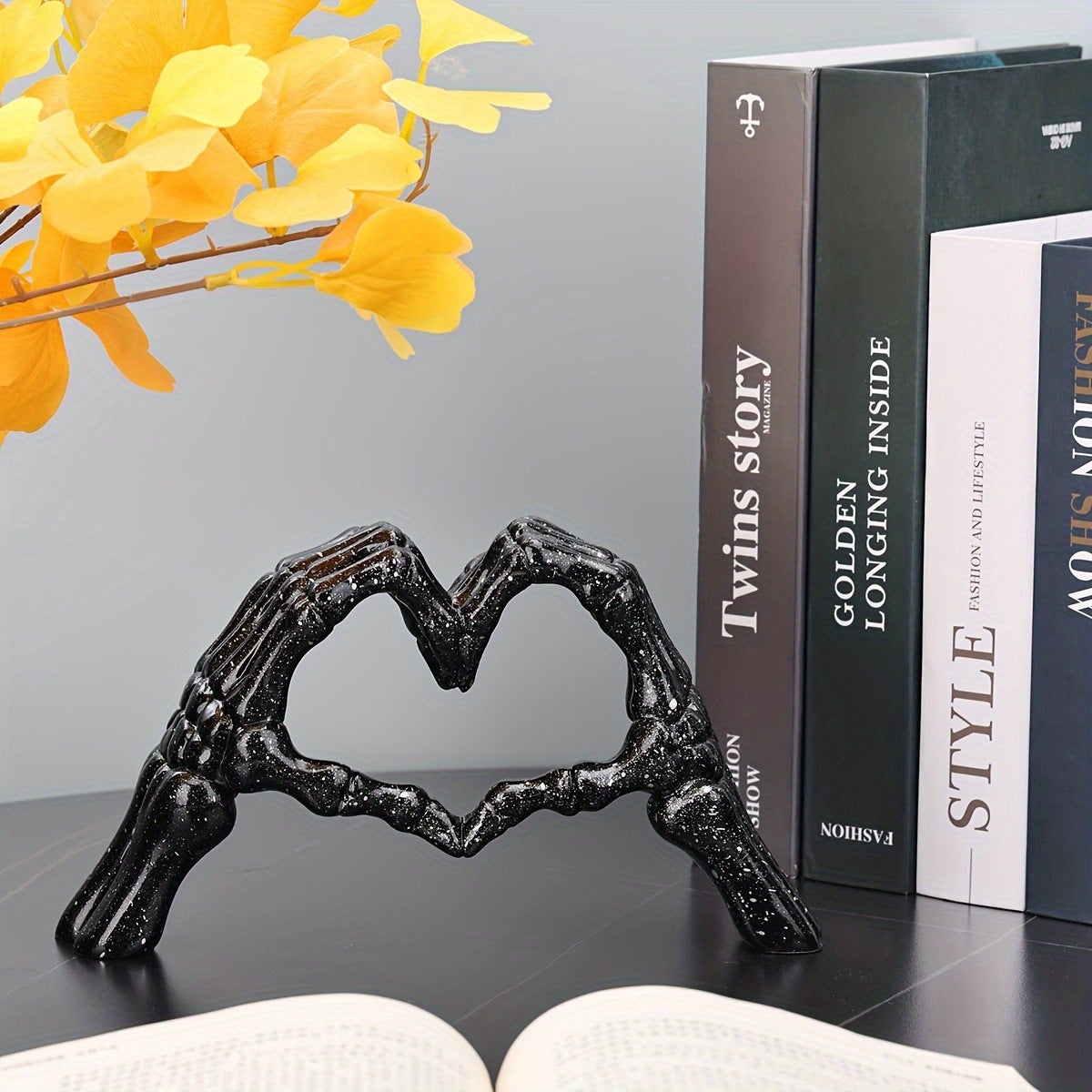 Sculpture Décorative 'Geste D'Amour' - Mains Formant Un Cœur, Résine Noire, 25x14x6 Cm, Neuve