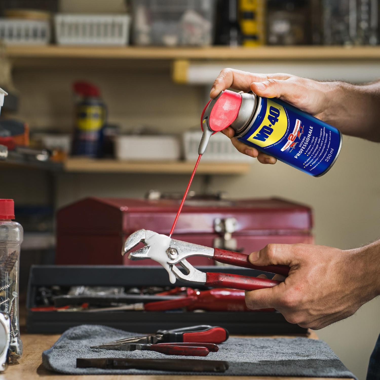 WD-40 - Prodotto Multifunzione - Lubrificante Spray Doppia Posizione - Elimina i cigolii, sblocca, idrorepellente, previene la ruggine - Per tutti i m - 5