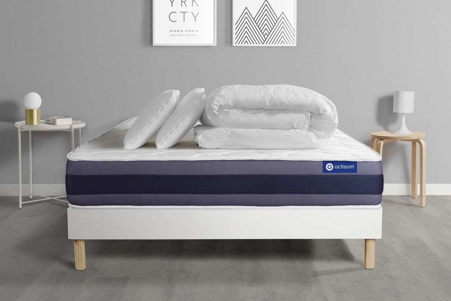 Small Foot 11778 – Lit De Poupée Blanc Avec Matelas, Couette, Oreiller Et Literie étoilée – Dès 3 Ans, Pour Poupées Jusqu’à 47 Cm