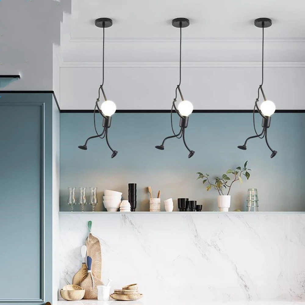 Trzy małe ludziki na tarczy - lampa dekoracyjna do restauracji, kawiarni i sklepów - trójkolorowe światło - 4