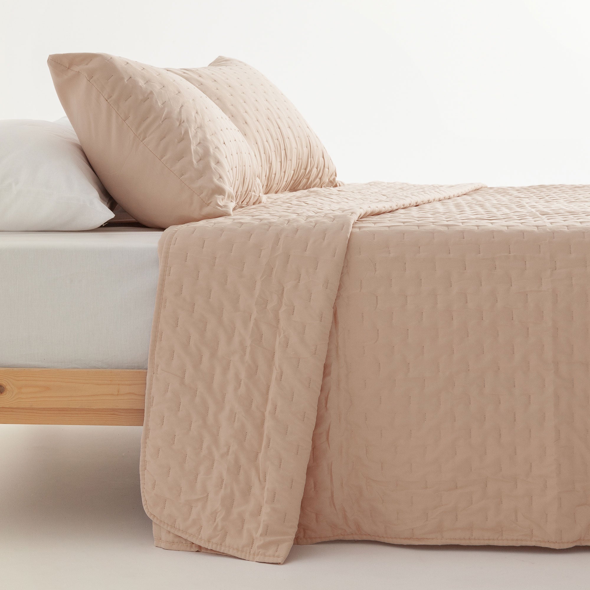 Couvre-lit matelassé uni avec taie d'oreiller 270x270 + 2(50x70) cm taupe - 3