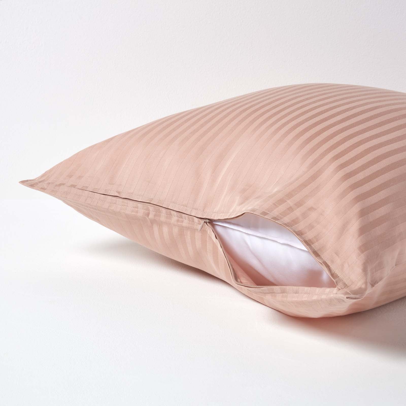 Homescapes Taie d'oreiller en coton 330 fils Taupe, 60 x 60 cm - 3