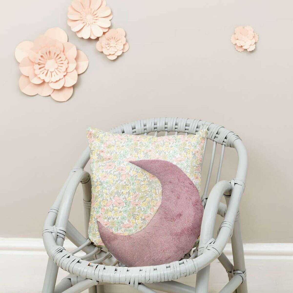 COMETE - Coussin extra-doux en forme de lune rose 30x45 - 5