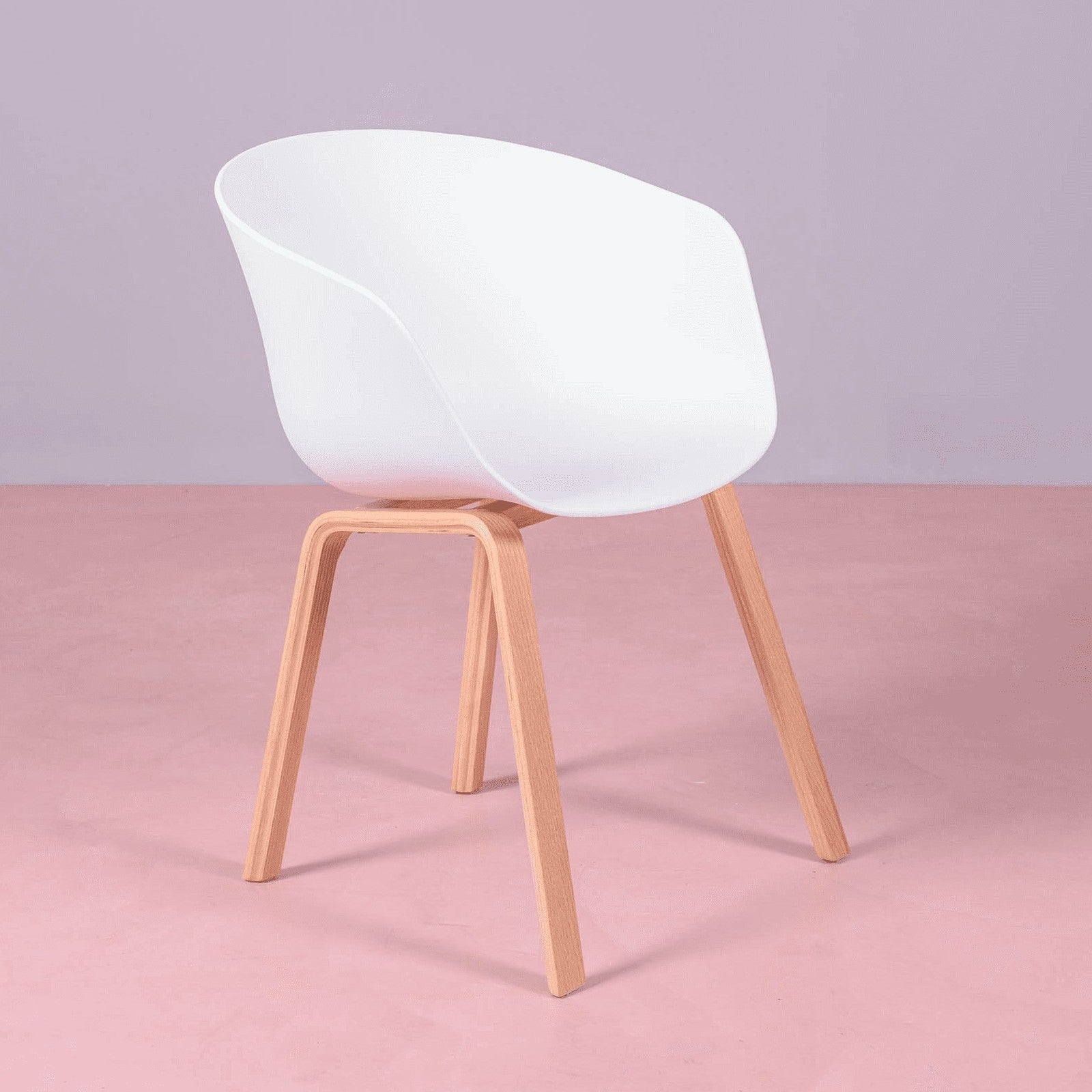 Sedia con seduta in plastica e gambe in legno di faggio Daxer