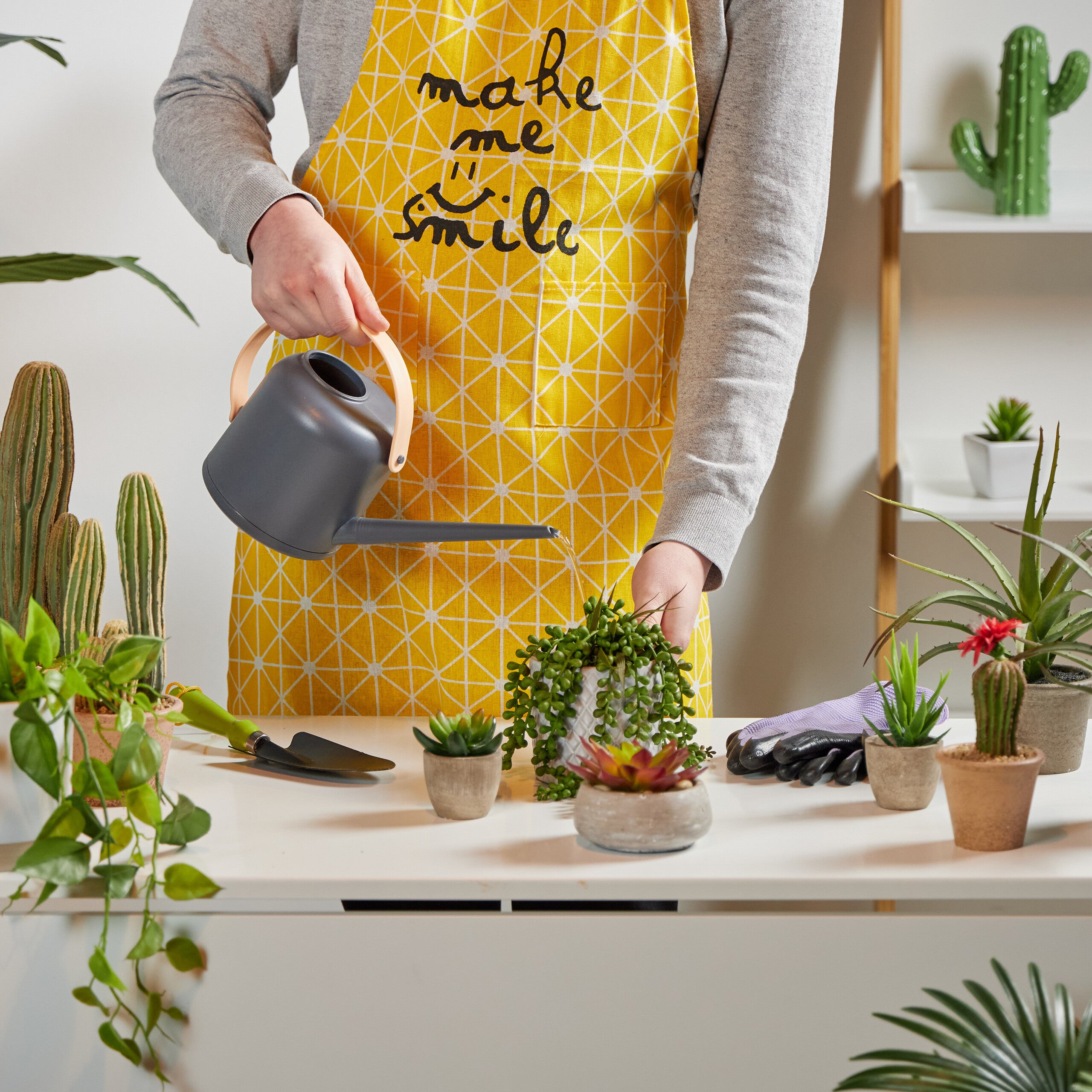 Arrosoir plantes d’intérieur, 1,7 litre, plastique, arroser fleurs, long bec, gris - nature, Relaxdays - 3