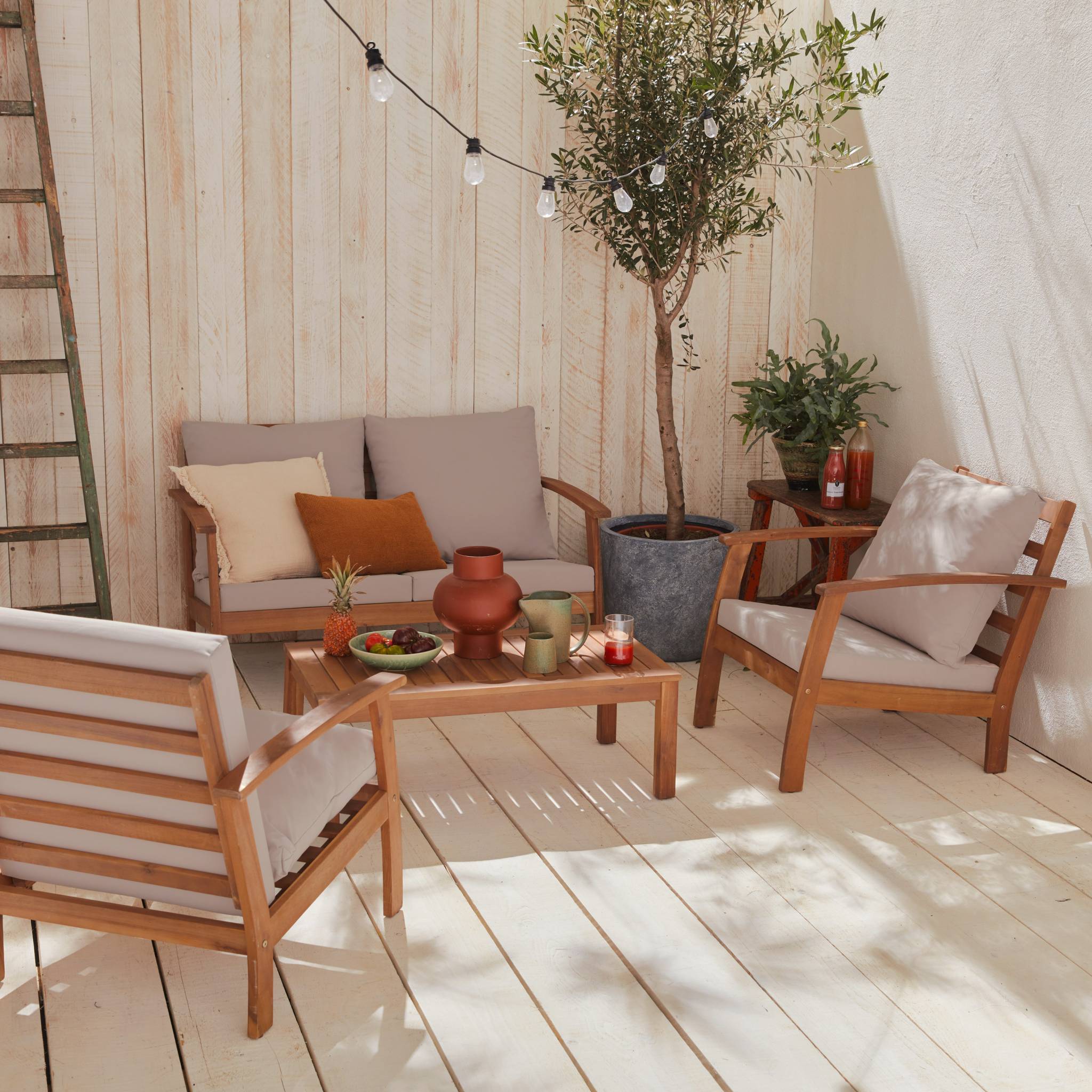 Salon de jardin en bois 4 places - Ushuaïa - Coussins écrus. canapé. fauteuils et table basse en acacia. design USHUAIA - 2