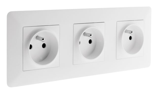 Triple prise précâblée 2P+T 16A - blanc - Zenitech