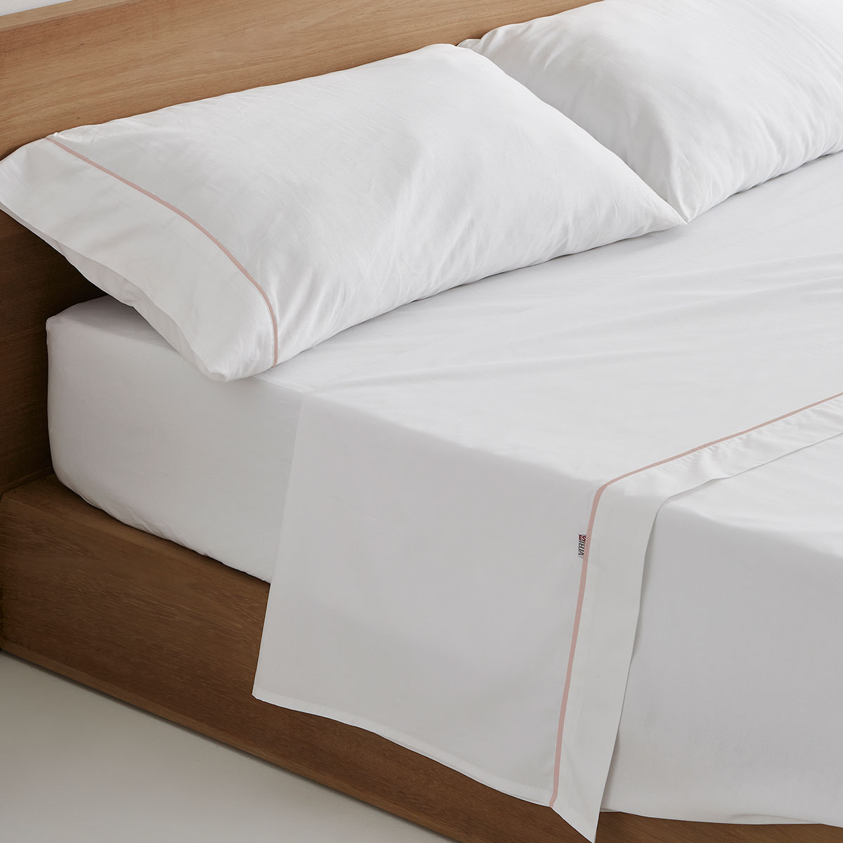 Juego de sábanas de algodón blanco-nude. cama de 180 cm