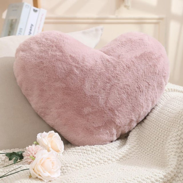 Cojín con forma de corazón – Cojín decorativo ultrasuave y compacto (25 x 33 cm) – Decoración para el salón y regalo para niñas – Rosa claro