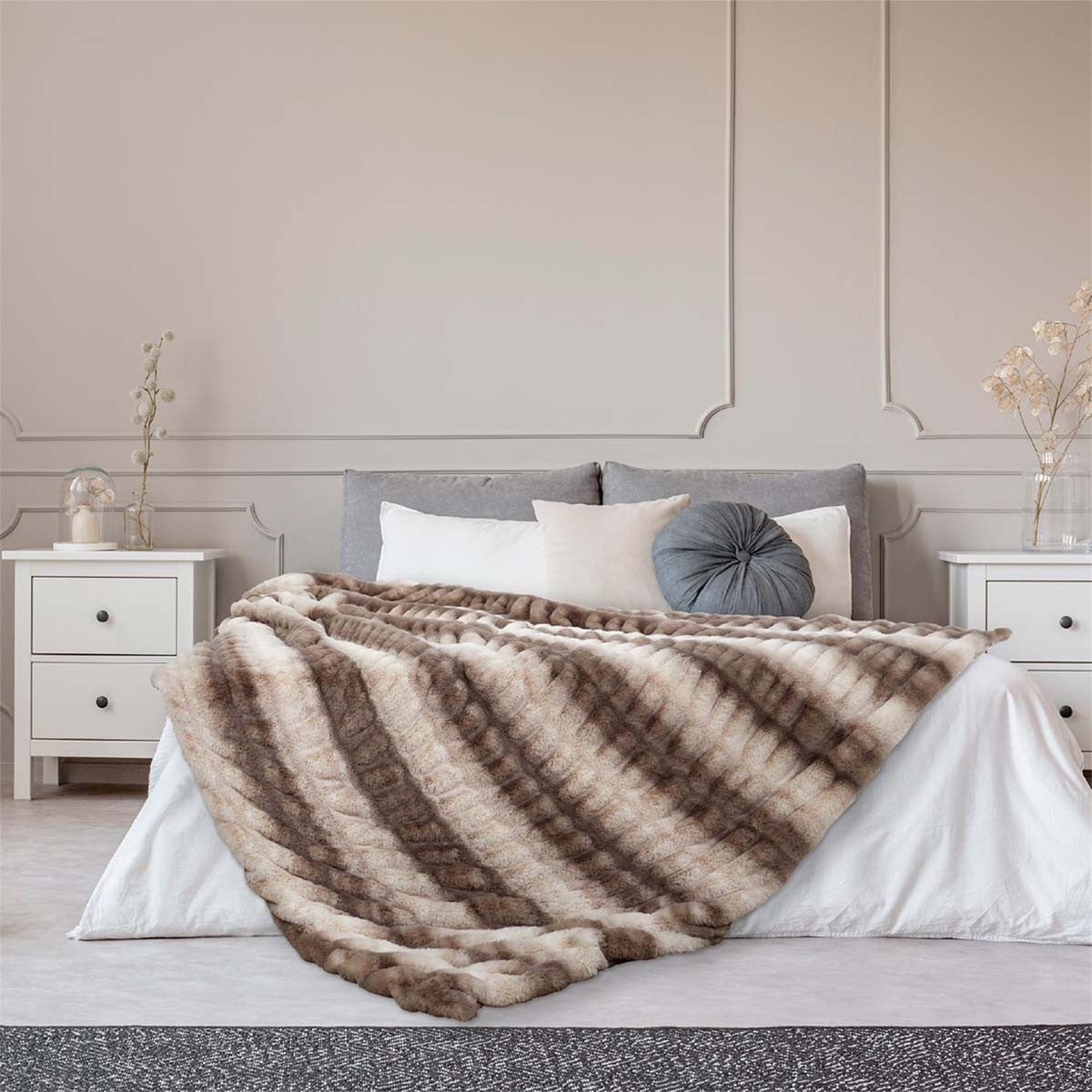 Plaid Ultra Doux 140x200cm Imitation Fourrure Texturée Marron et Crème - ICONIC - 3