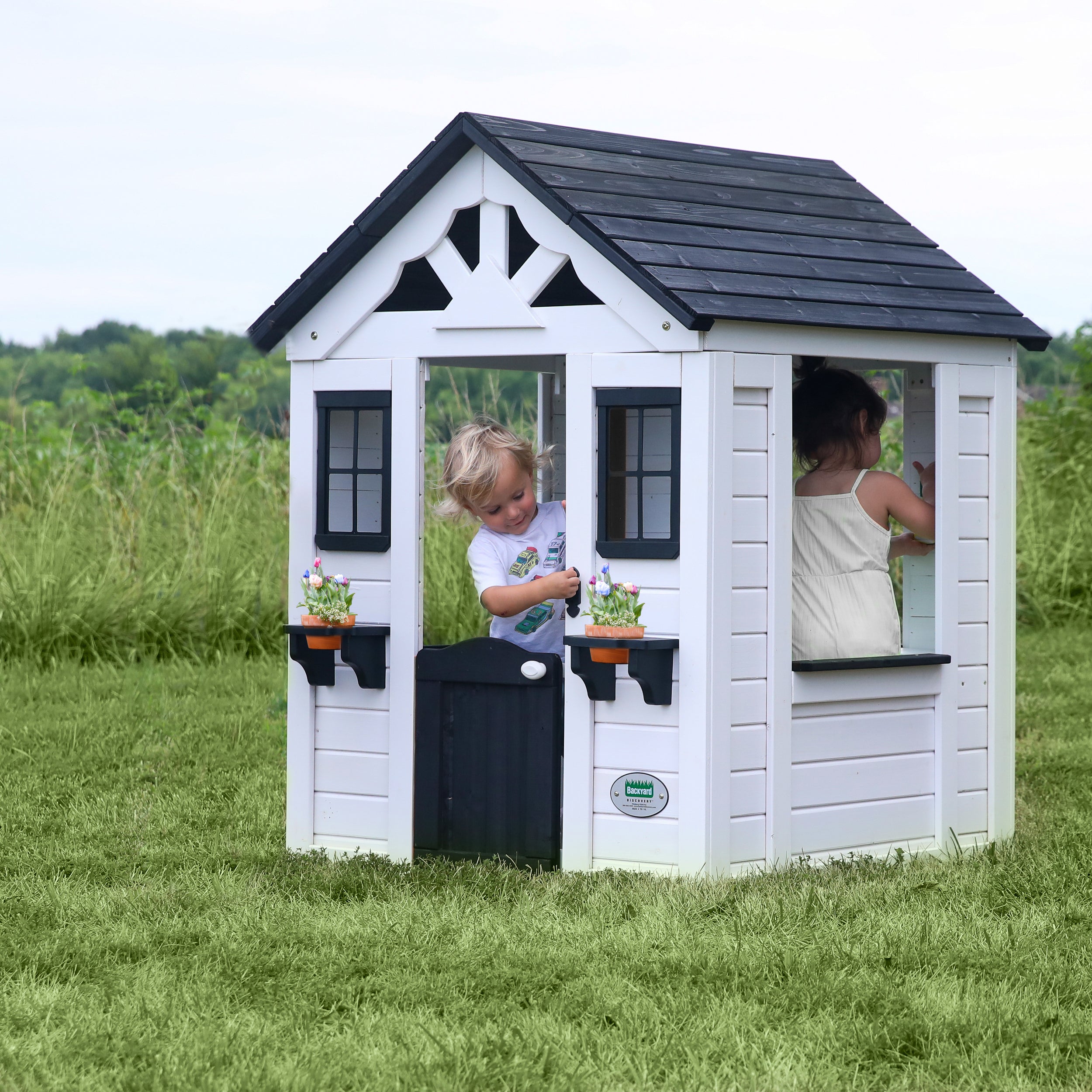 Backyard Discovery Sweetwater, Cabane Extérieur Bois Pour Enfant - Blanche/Noire | Maisonnette De Jeux Pour Jardin | Avec Cuisine, Accessoires Et - 3