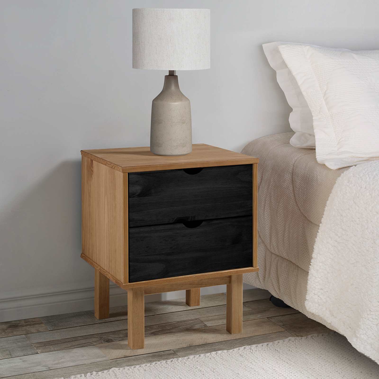 Pin Option Html Table de chevet noire, en bois de pin massif, 45 × 39 × 57 cm | Leroy ...