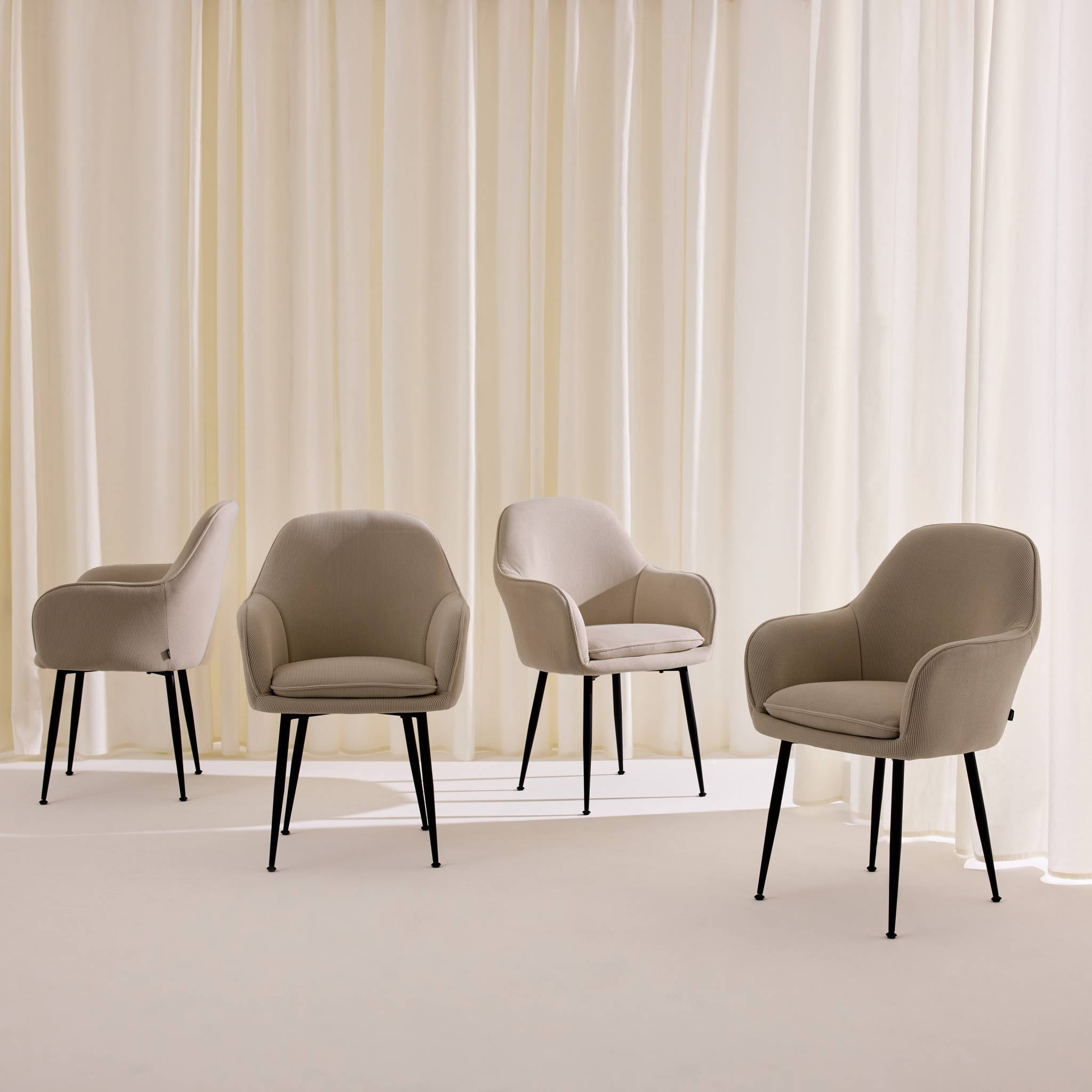 Lot de 4 fauteuils en velours côtelé beige et pieds en métal noir mat. L 57 x P 59 x H 84.5cm SHELLA - 2