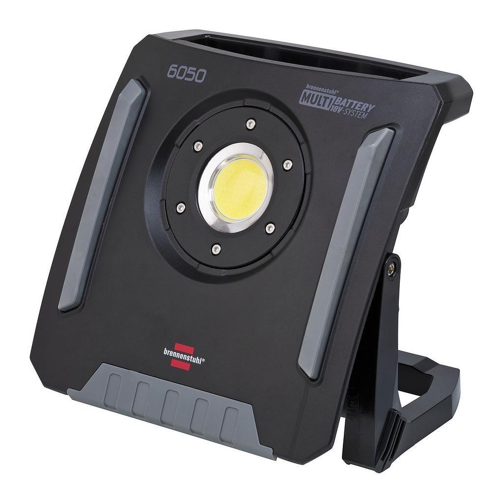Foco Híbrido LED 6050 MH Con Toma De Corriente + MULTI BATTERY SYSTEM Compatible Con Las Baterias 18v De 5 Fabricantes Ip65 - 3