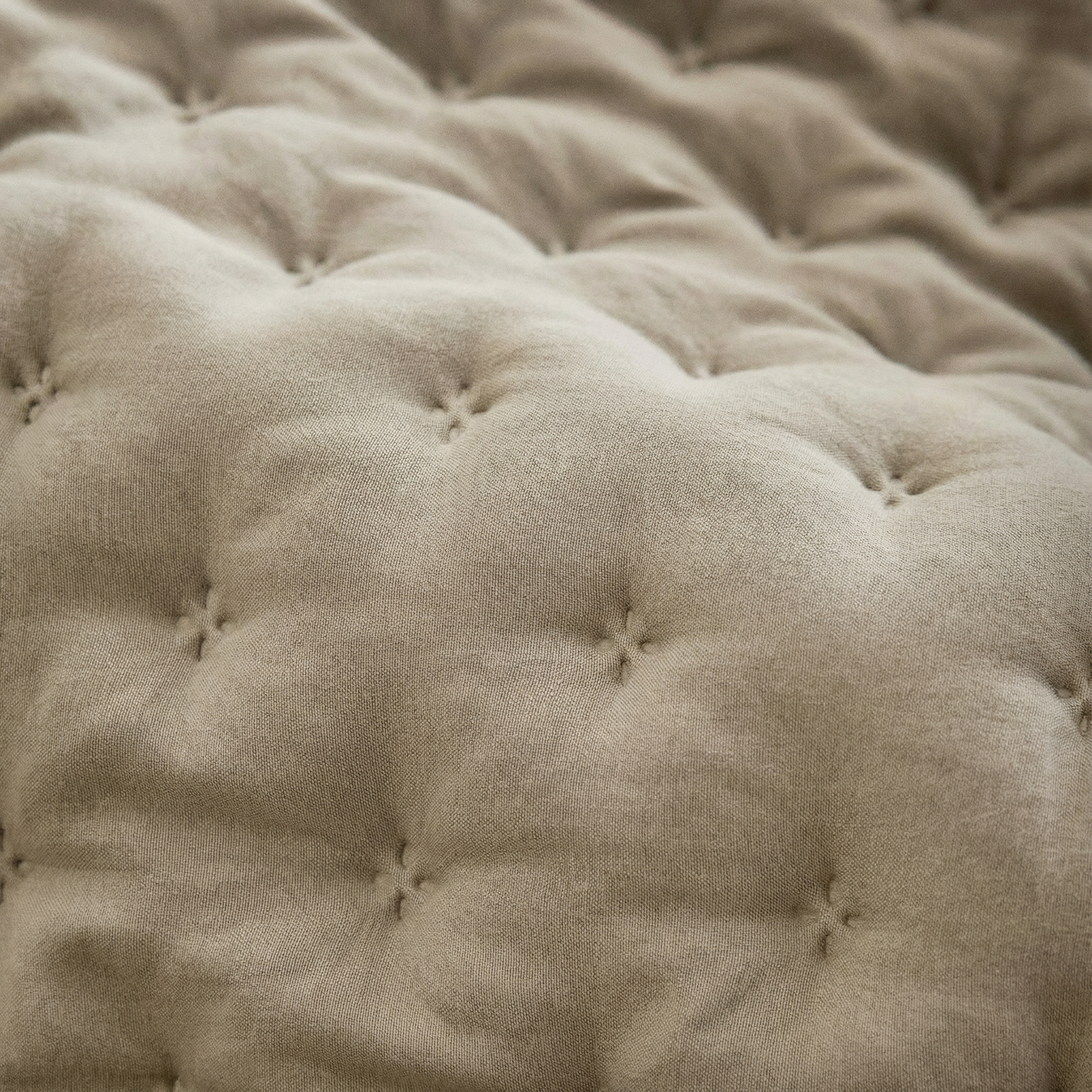 Couvre-lit uni matelassé extra doux beige clair 300x270 cm - 4