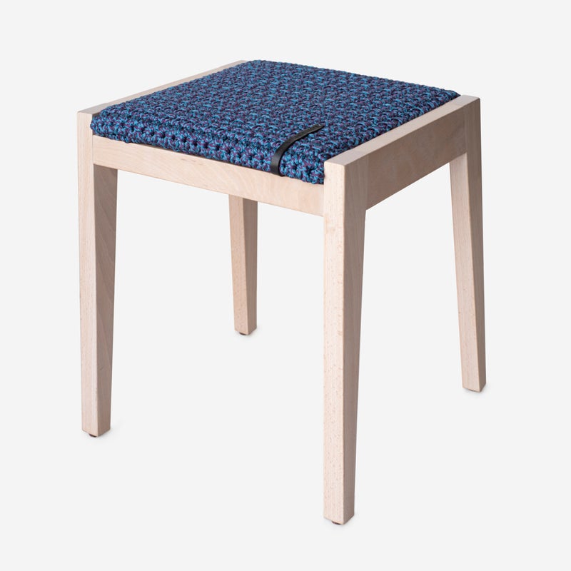 NIEBIESKI KWADRATOWY TABORET 36X40X45CM