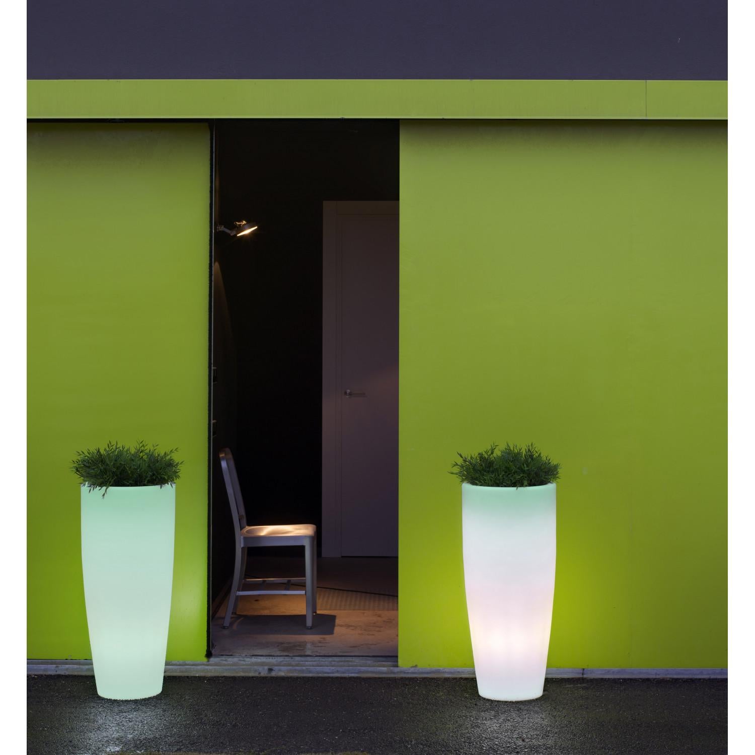 BAMBÚ 90 Jardinière ronde avec lumière pour plantes et fleurs très résistante. Chargement solaire et batterie rechargeable. Lumière RGB. - 4