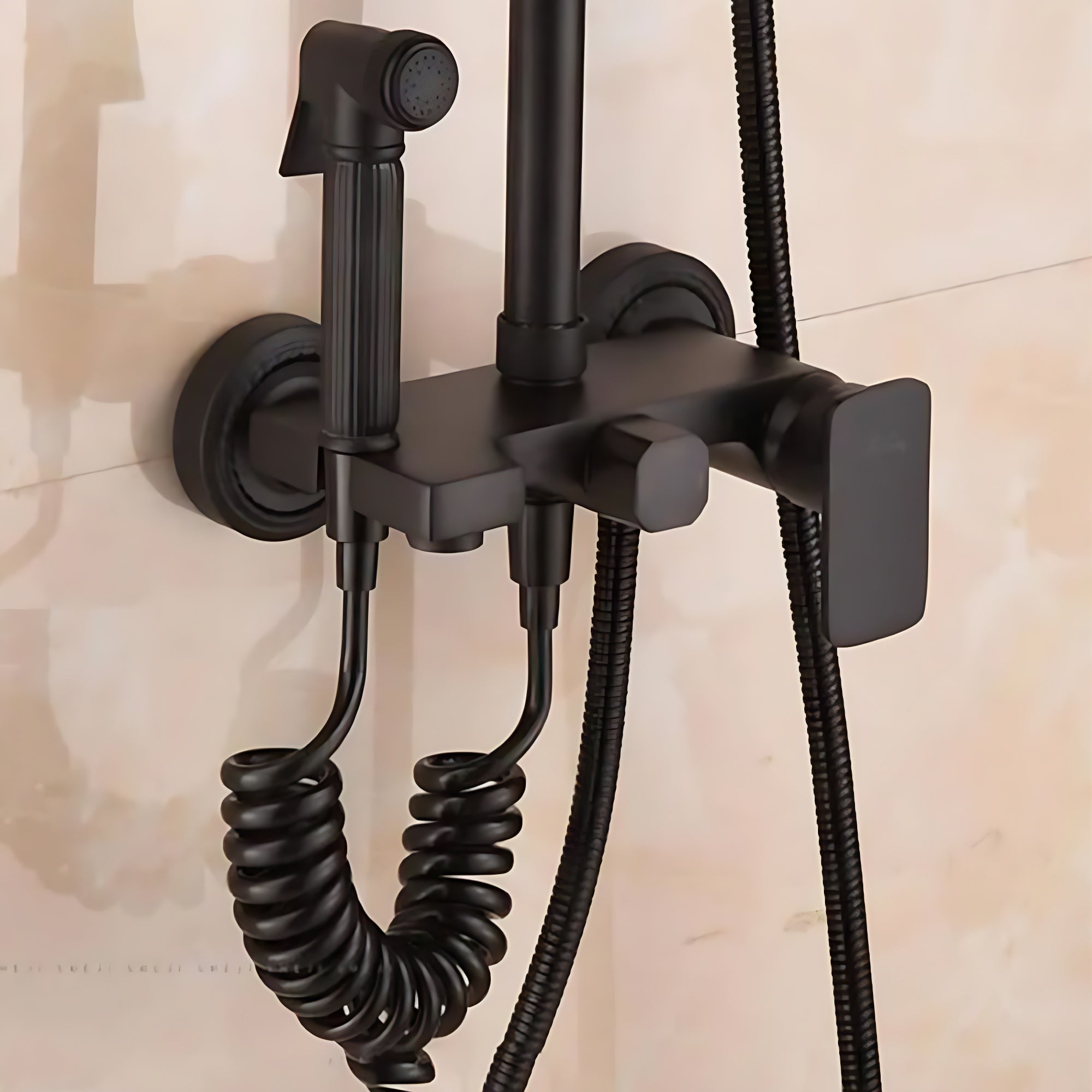 Torneira de casa de banho de parede com coluna de chuveiro e chuveiro bidé, cerâmica preta e latão - 4