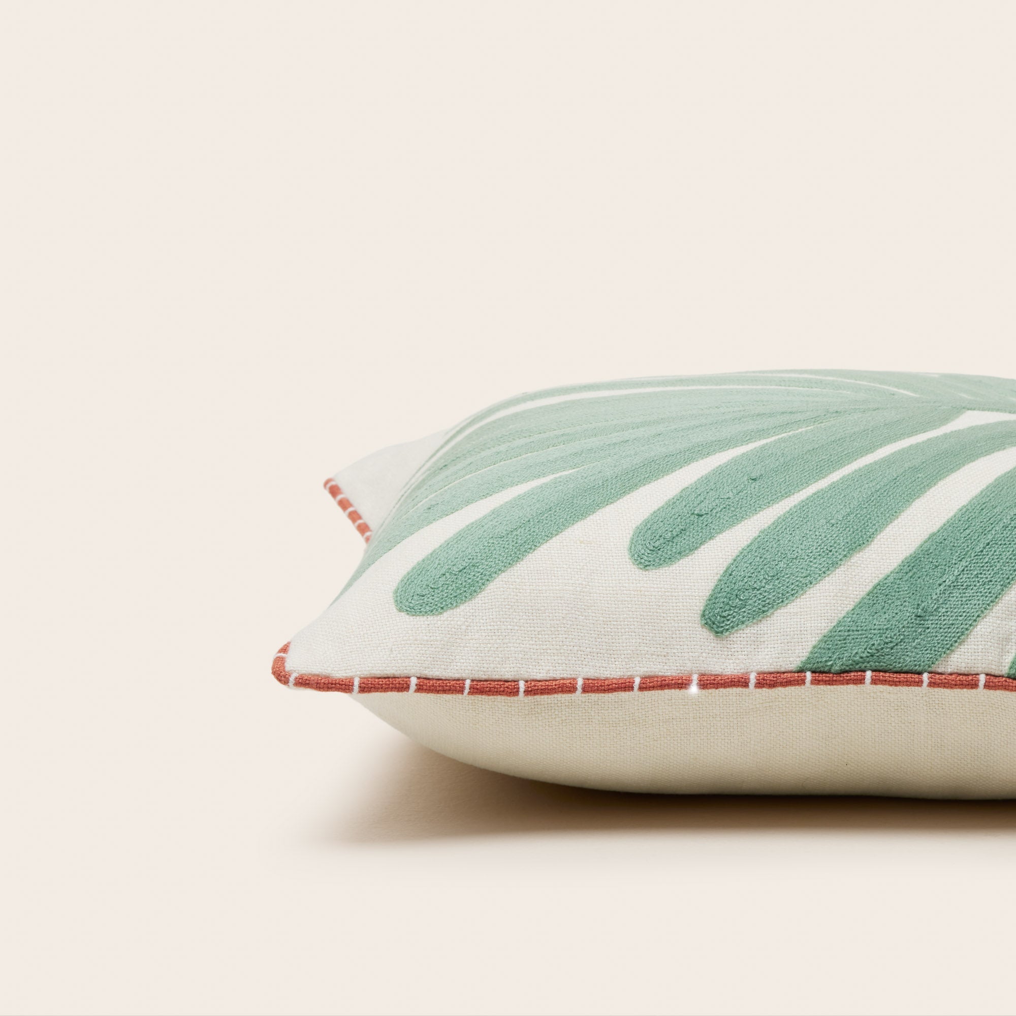 Housse De Coussin en Feuille de palmier brodée TROPI Vert 40x40 cm - 3