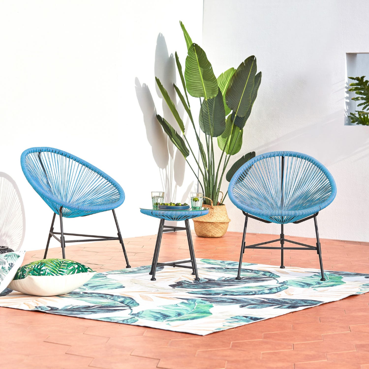 ACAPULCO Set di poltrone a forma di uovo tavolino blu Leroy