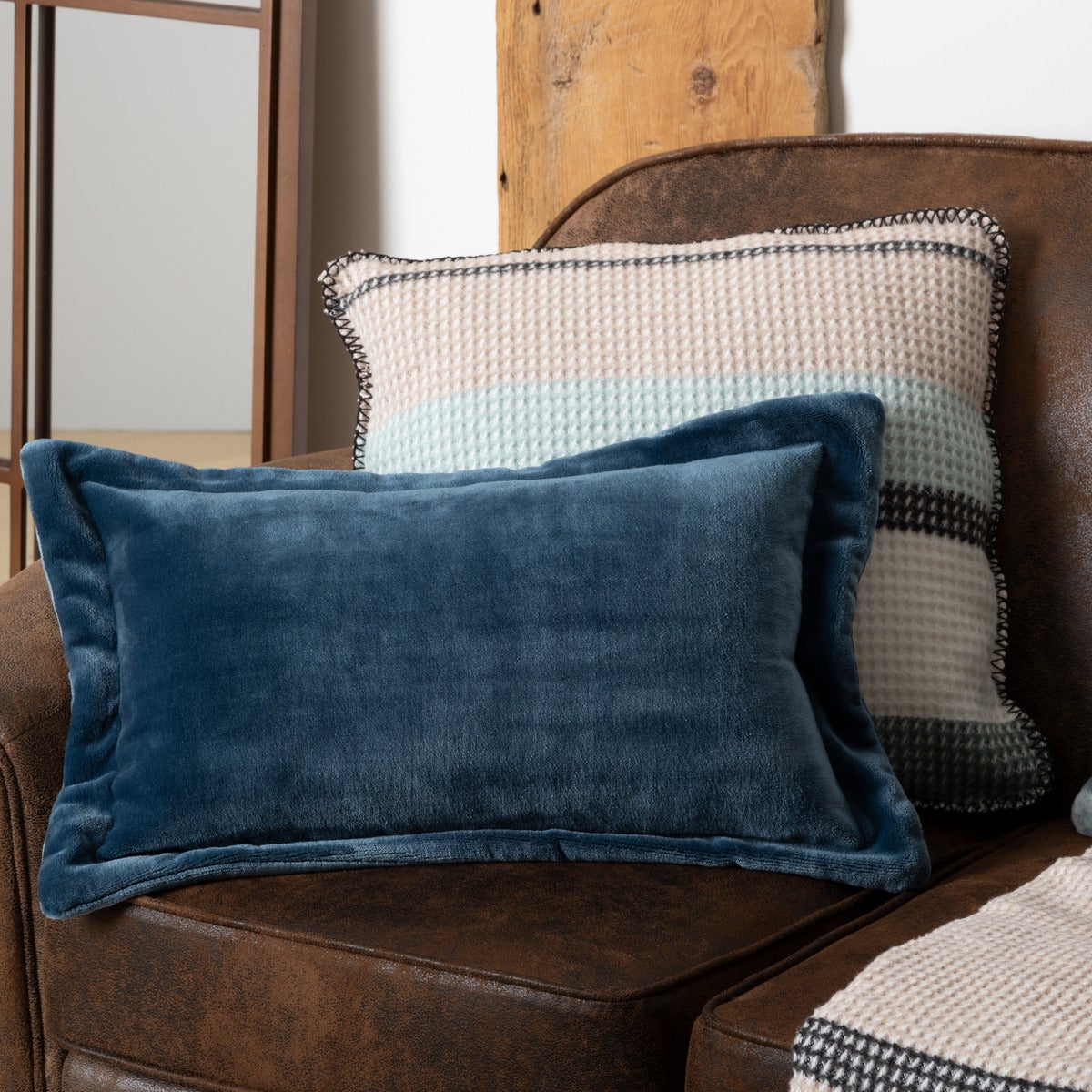 Coussin flanelle Cuddly bleu égéen 38x58cm - Atmosphera créateur d'intérieur - 2
