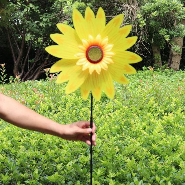Moulin à vent décoratif, lot de 2 – diamètre de la fleur 36 cm, longueur de la tige 55 cm, hauteur totale 73 cm – forme de tournesol.