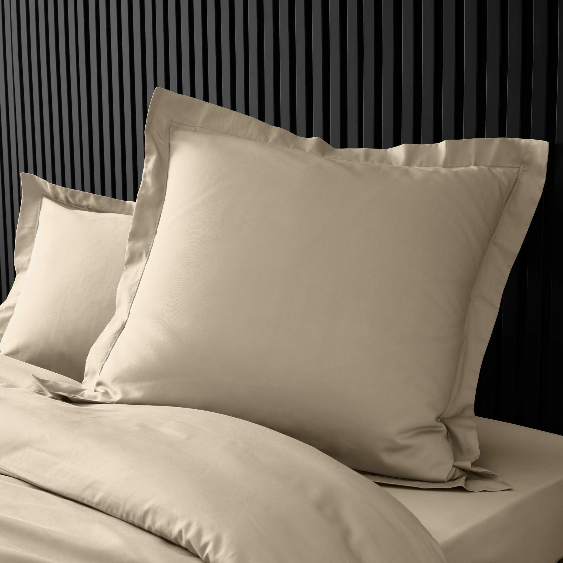 Parure de lit 260 x 240 cm – Percale de coton 78 fils – Sable - Qualité Hôtel – 2 taies 63x63 cm - 6