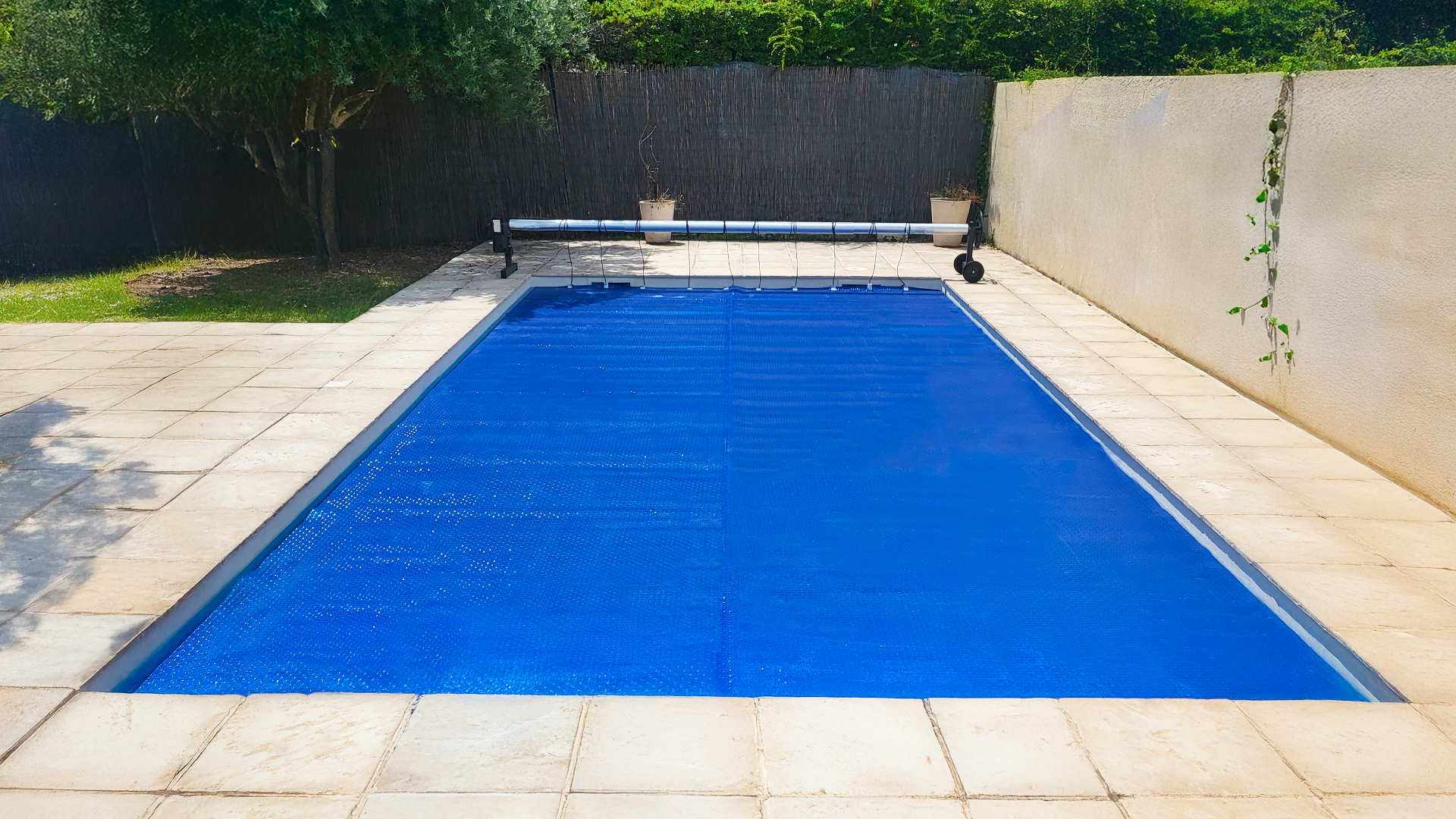 Bâche à Bulles Piscine 3x2,5 m OXO Dark Blue 500 microns - Non Bordée - Confection France - Kit oeillets et bâchette de protection - 2