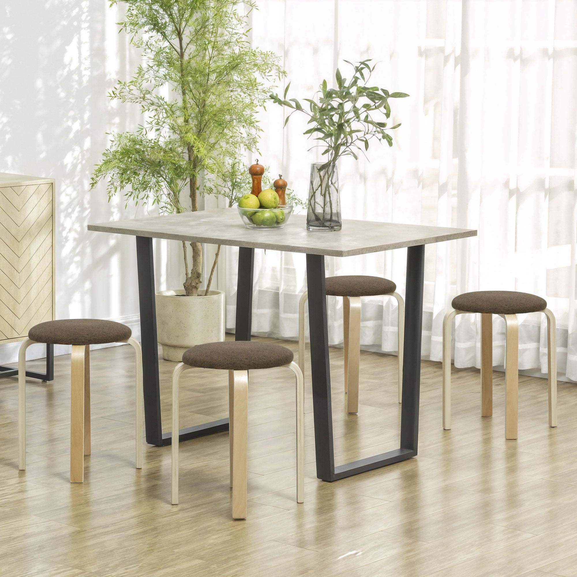Tabouret rembourré dans un ensemble de 4 jambes empilables, laquée, pieds en bois, marron - 3