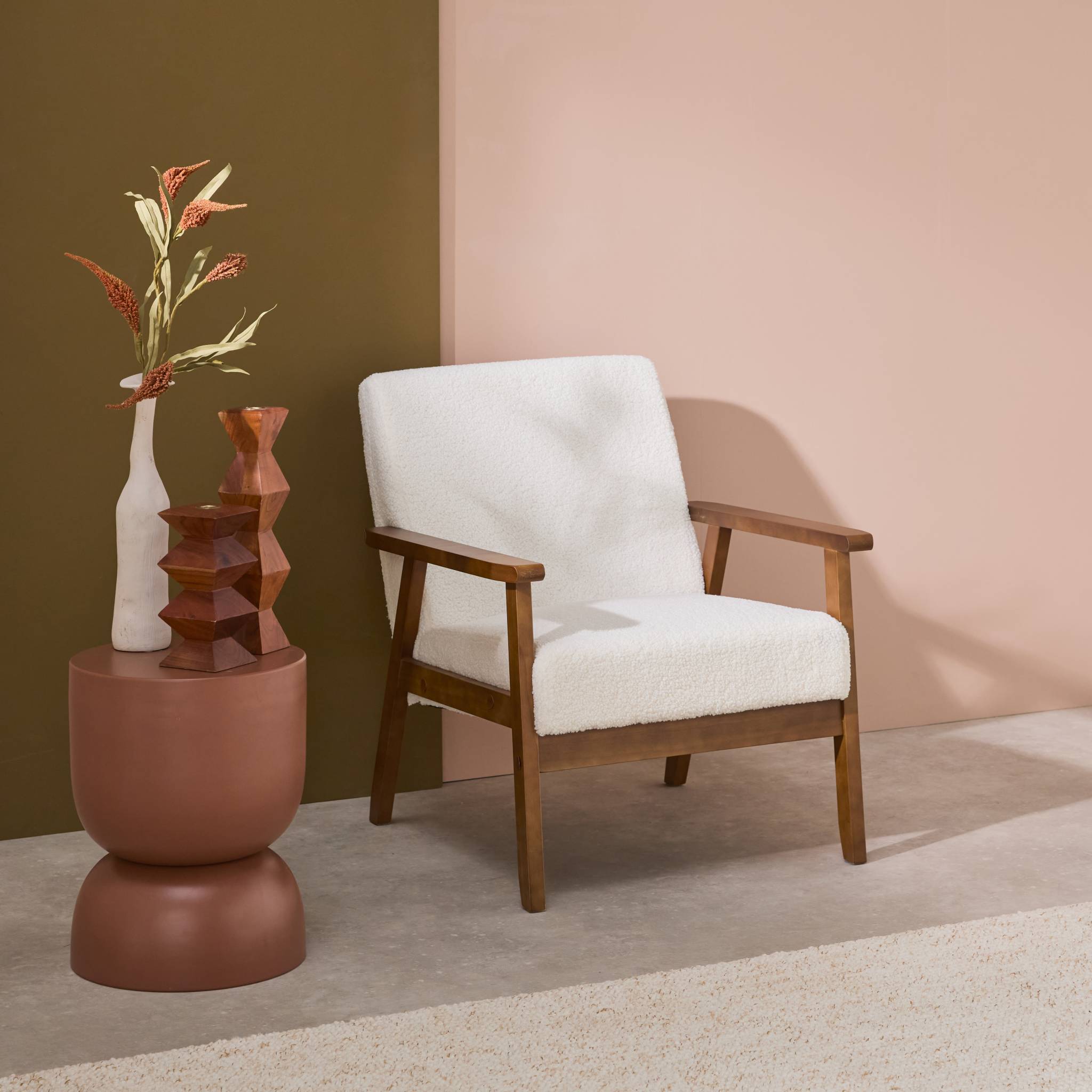 Fauteuil scandinave en bois d'hévéa teinté noyer clair et tissu bouclette. Isak. L 61 x P 65 x H 73cm - 3