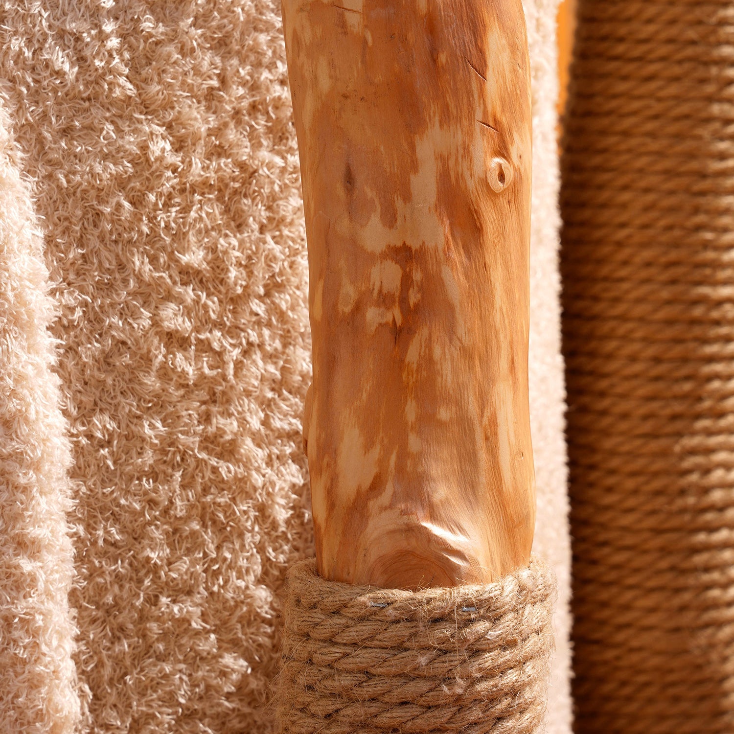 Arbre à chat de luxe en bois massif de 175 cm avec matelas réversible, idéal pour toutes les saisons et tous les chats. - 5