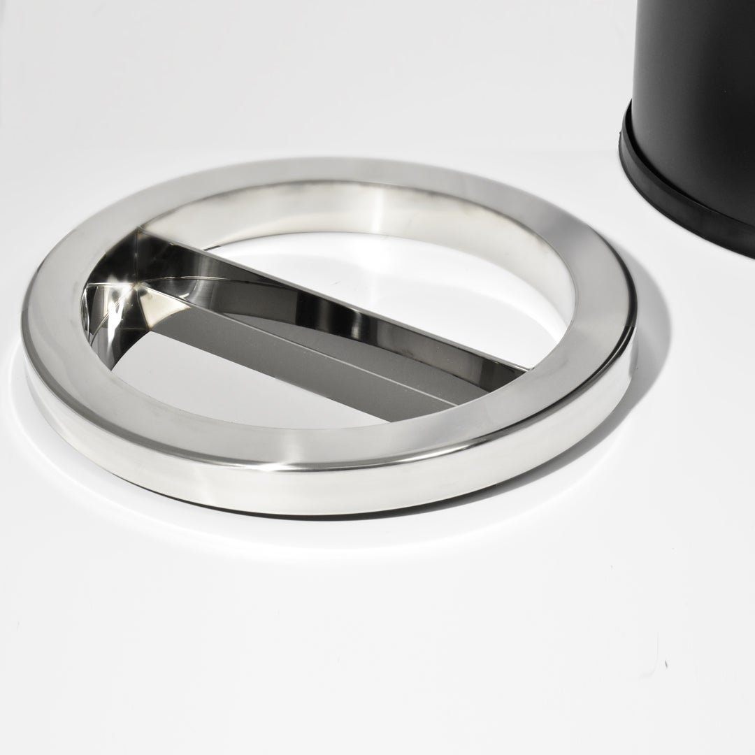 Danieli | Bidone getta carte con Posacenere | Realizzato in metallo finitura Nero Opaco | Diametro 37 cm e Altezza 73 cm | Capeinza cestino 52 L - 5