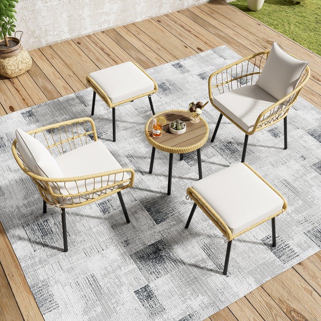 Salon de Jardin avec 1 Table, 2 Chaises et 2 Tabourets - Coussins - Rotin et Polyester - Blanc et Naturel