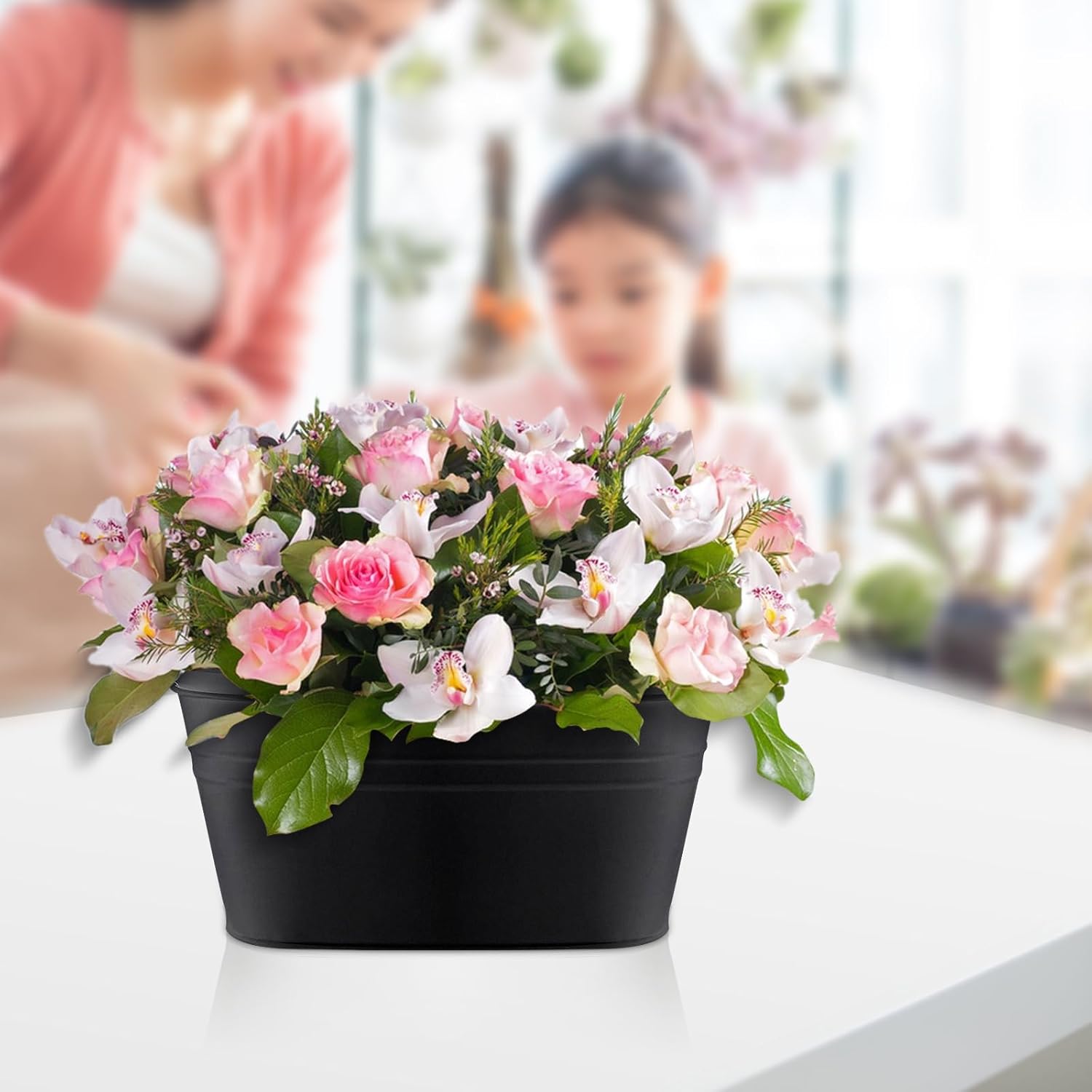 2 metalowe wiszące doniczki na kwiaty, donica wisząca na zewnątrz z odpinanym haczykiem do balkonu, ogrodzenia, ogrodu, czarna