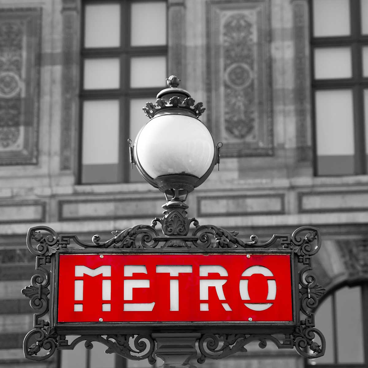 Il photographie les coulisses du métro parisien en infrarouge | Le Bonbon